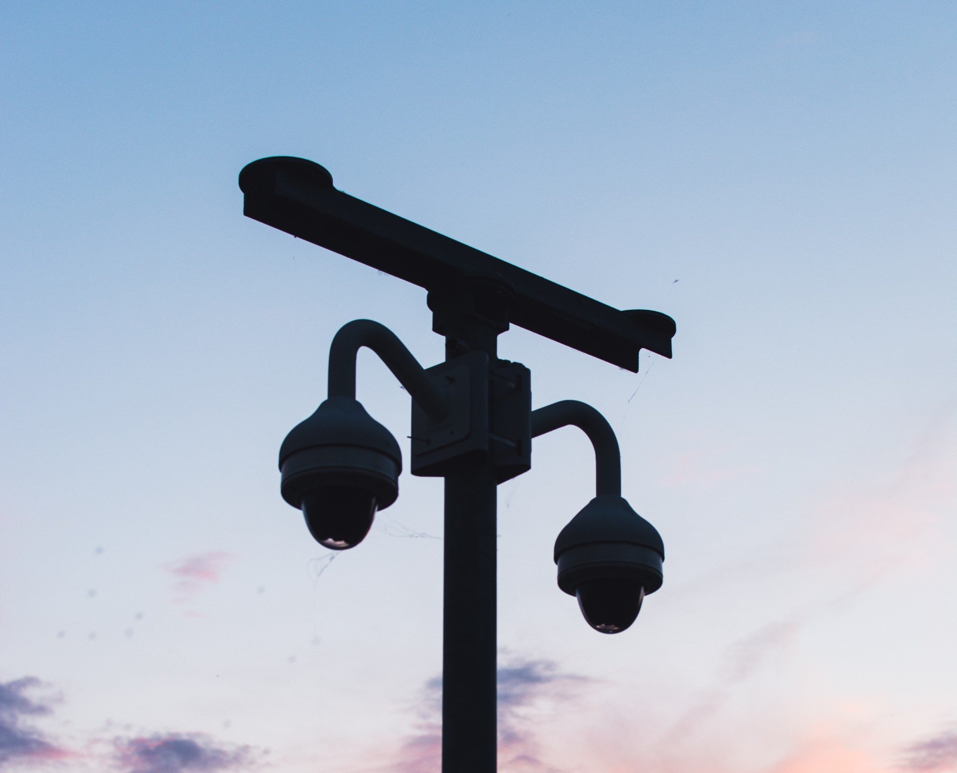 Seguridad electrónica, el complemento perfecto de la seguridad física Seguridad electrónica, el complemento perfecto de la seguridad física