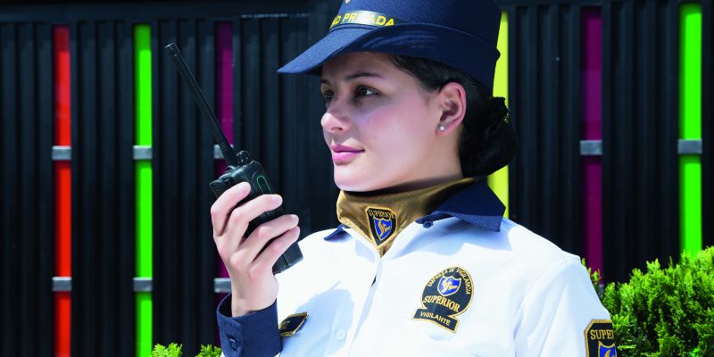 La importancia de un guarda de seguridad en la puerta de tu casa La importancia de un guarda de seguridad en la puerta de tu casa